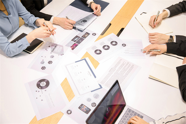 激發(fā)員工動(dòng)力，實(shí)現(xiàn)績(jī)效平衡：薪酬績(jī)效管理咨詢的秘訣