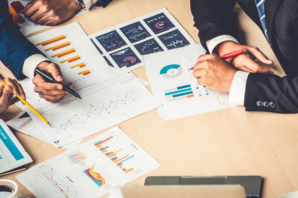 幫助企業(yè)應(yīng)對(duì)變革挑戰(zhàn)，實(shí)現(xiàn)組織轉(zhuǎn)型與優(yōu)化