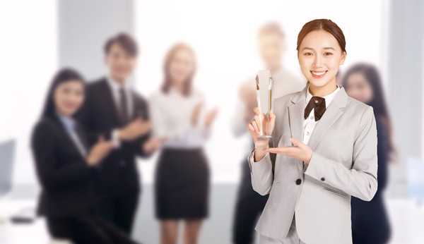 深入了解行業(yè)趨勢，優(yōu)化企業(yè)戰(zhàn)略決策