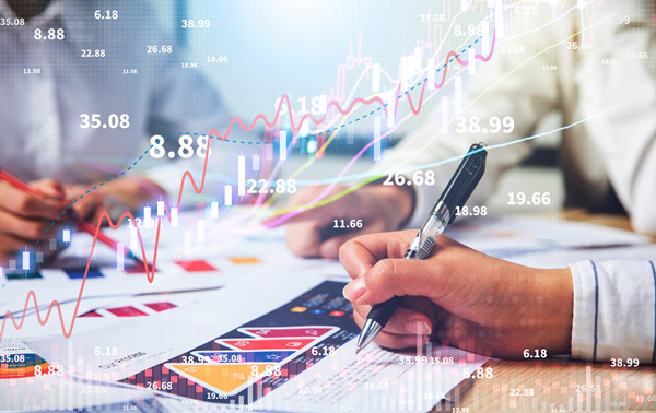 在快速變化的市場(chǎng)環(huán)境中，如何調(diào)整薪酬策略？