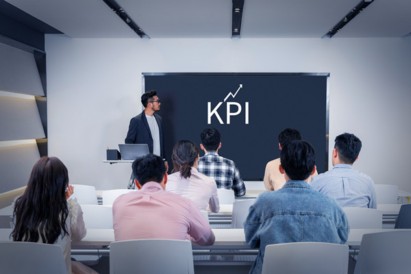 薪酬調(diào)整策略：依據(jù)市場變化，靈活調(diào)整薪酬體系