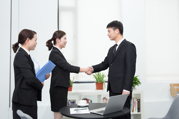 績(jī)效溝通：及時(shí)反饋，解決績(jī)效問題