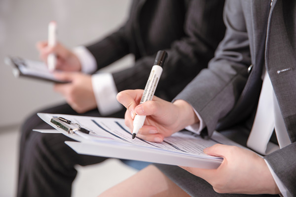 組織規(guī)劃咨詢(xún)：協(xié)助企業(yè)建立高效團(tuán)隊(duì)，提升員工素質(zhì)