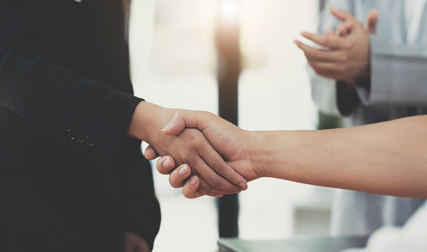 集團如何建立和維護與戰(zhàn)略合作伙伴的關(guān)系？