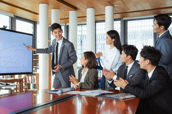 優(yōu)化組織內部協(xié)同與溝通機制，提高組織效率和執(zhí)行力