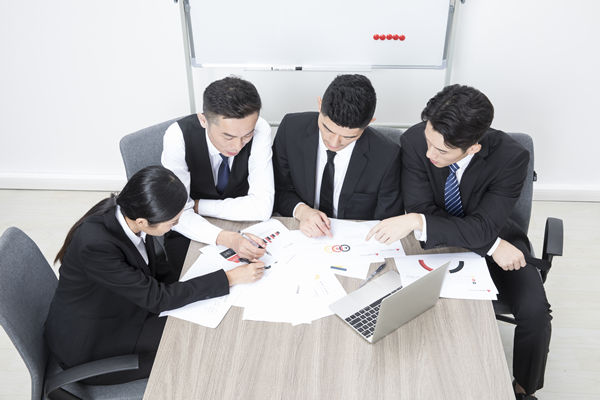 組織咨詢：協(xié)助企業(yè)制定組織發(fā)展戰(zhàn)略，推動(dòng)組織成長