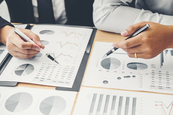 集團(tuán)管控中的財務(wù)管理：策略、風(fēng)險與內(nèi)部控制