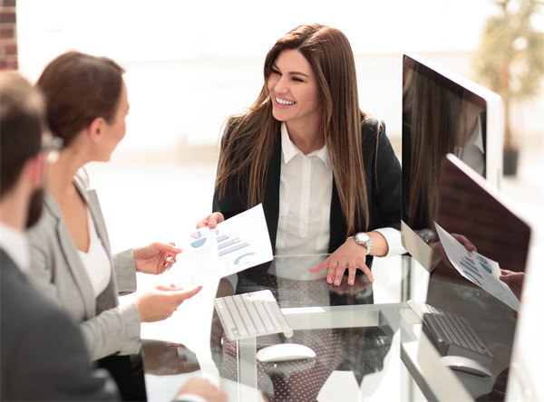 績效評估與反饋：客觀評估，持續(xù)改進