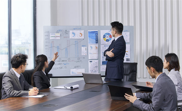 強(qiáng)化集團(tuán)風(fēng)險(xiǎn)防控，確保穩(wěn)健運(yùn)營，守護(hù)企業(yè)安全