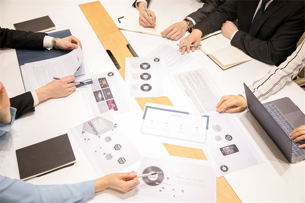 市場(chǎng)調(diào)研：深入了解市場(chǎng)，制定有效營(yíng)銷(xiāo)策略