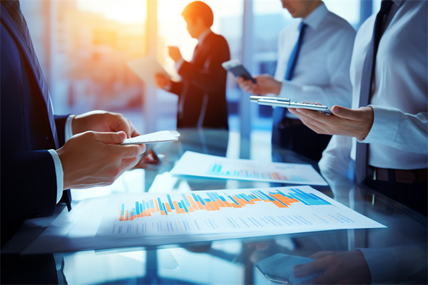 集團管控模式：多元化、集中化與分權化的比較與選擇