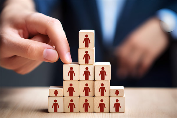 績(jī)效管理與員工成長(zhǎng)：構(gòu)建人才梯隊(duì)，推動(dòng)組織發(fā)展