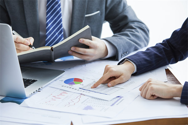 在績效溝通時(shí)，如何給員工提出改進(jìn)意見促進(jìn)績效增長？