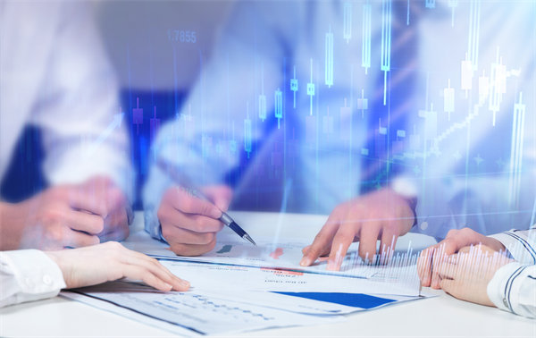 如何在快速變化的市場中精準(zhǔn)定位企業(yè)戰(zhàn)略方向？