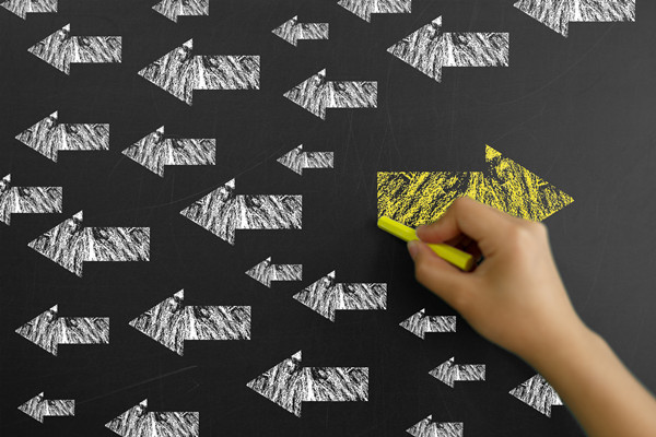 企業(yè)成長中，如何動態(tài)調(diào)整組織規(guī)劃以適應(yīng)市場變化？