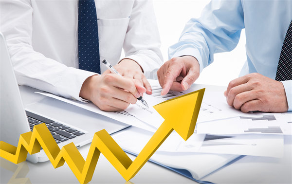 面對(duì)團(tuán)隊(duì)多樣性，如何制定個(gè)性化的績(jī)效提升計(jì)劃？