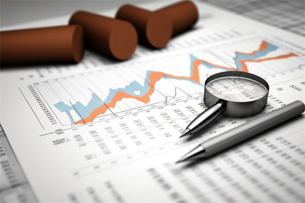 面對(duì)多元化團(tuán)隊(duì)，如何實(shí)施個(gè)性化績(jī)效評(píng)估策略？