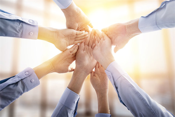 企業(yè)文化重塑：咨詢?nèi)绾瓮诰虿⑺茉旌诵膬r(jià)值？