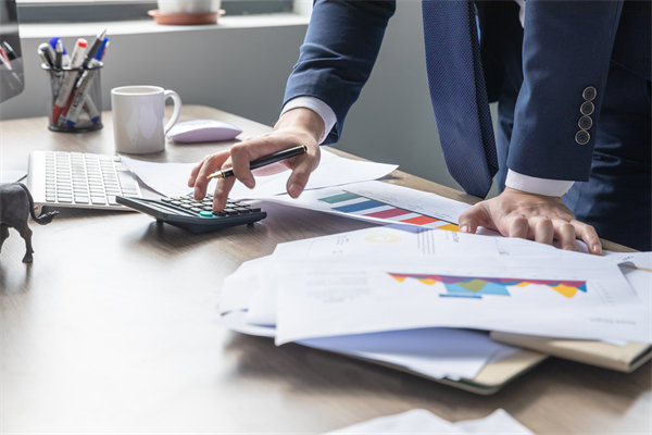 行業(yè)變革下，薪酬調(diào)整策略如何緊跟市場(chǎng)步伐？