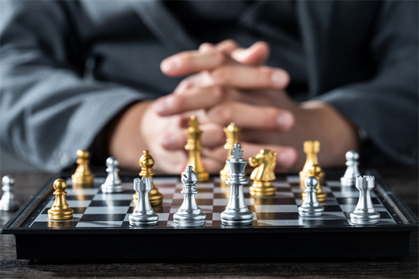 靈活調整企業(yè)戰(zhàn)略，應對市場變化實現(xiàn)穩(wěn)健發(fā)展