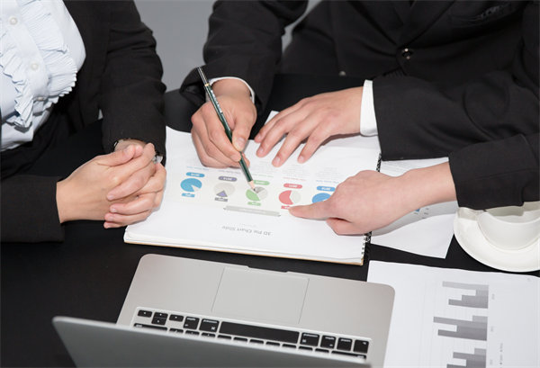 績效反饋如何有效溝通，避免誤解并激發(fā)員工潛能？