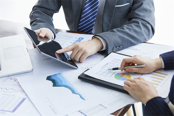 薪酬管理如何平衡內(nèi)部公平與外部市場競爭力？