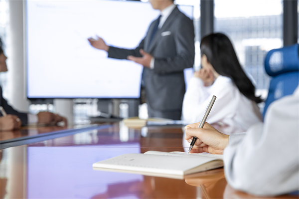 集團內(nèi)部溝通機制如何優(yōu)化，促進(jìn)信息暢通？