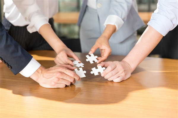 如何構(gòu)建全面的預(yù)算監(jiān)控體系，及時發(fā)現(xiàn)并糾正偏差？