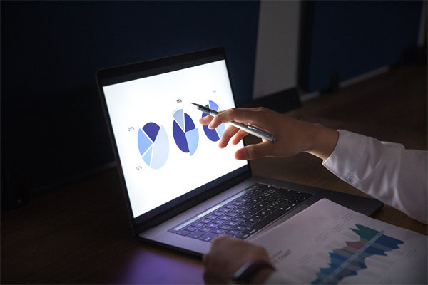 00后吐槽公司無效加班被開除，企業(yè)戰(zhàn)略有何感悟？