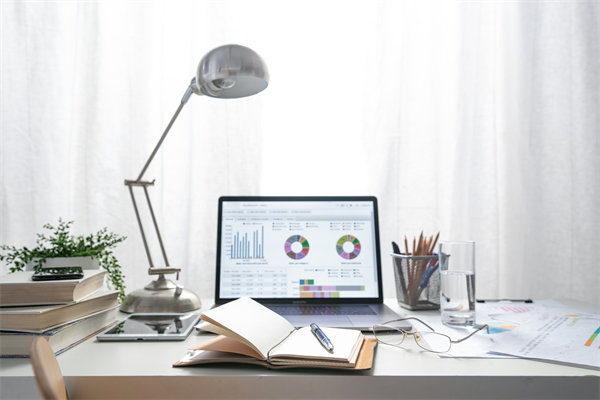 在遠(yuǎn)程工作模式下，如何有效監(jiān)控與評估員工績效？