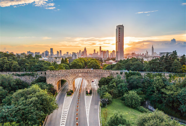 管理咨詢?nèi)绾沃δ暇┲行∑髽I(yè)突破發(fā)展瓶頸？