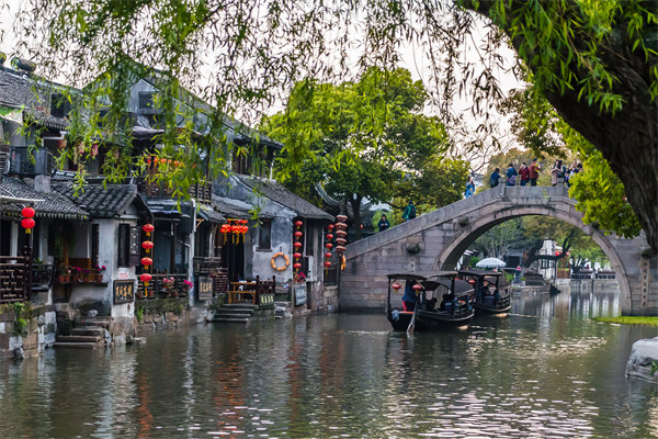 管理咨詢?nèi)绾沃μK州企業(yè)制定并執(zhí)行戰(zhàn)略規(guī)劃？