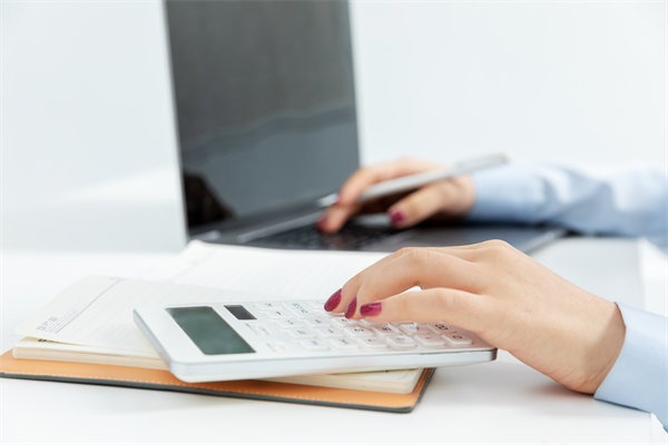 市場環(huán)境突變時，企業(yè)如何靈活調整預算策略以應對？