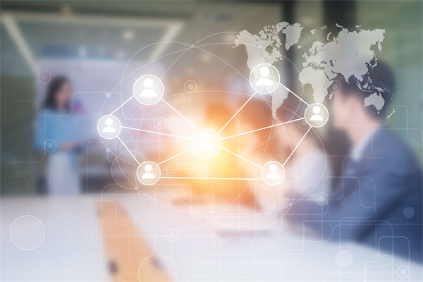 組織規(guī)劃中，如何確保戰(zhàn)略方向與市場(chǎng)需求一致？