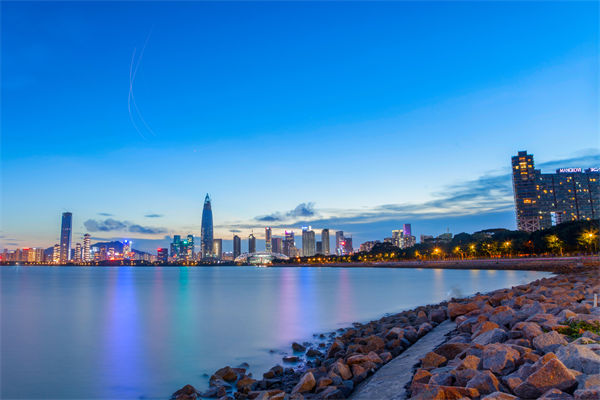 深圳戰(zhàn)略咨詢公司如何幫助企業(yè)制定長遠(yuǎn)發(fā)展藍(lán)圖？