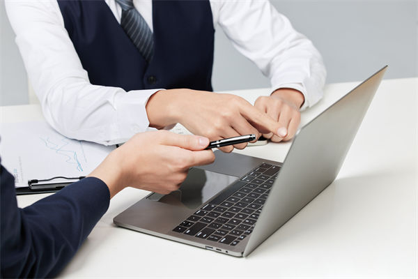 如何通過績效咨詢提升企業(yè)的整體運營效率？