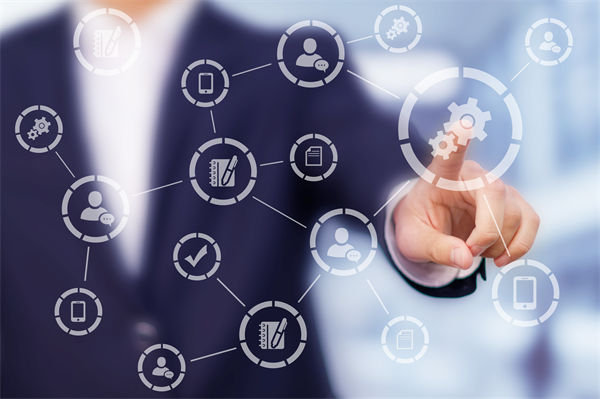 集團(tuán)管控過(guò)程中，如何確保信息的準(zhǔn)確傳遞與共享？