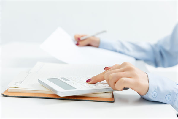 高管薪酬如何設(shè)計(jì)，才能既激勵(lì)又符合市場(chǎng)規(guī)范？