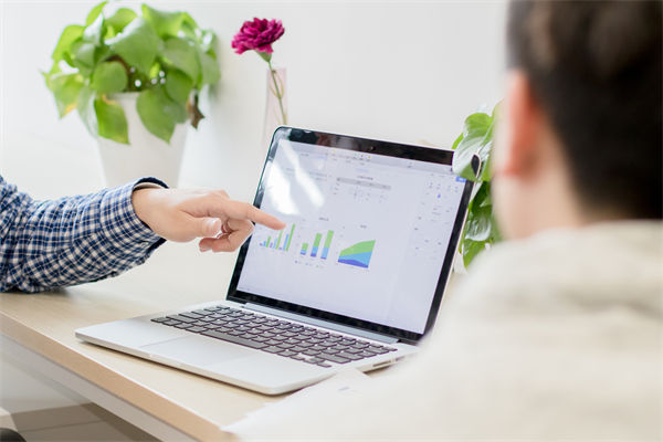 團(tuán)隊(duì)績(jī)效與個(gè)人績(jī)效如何平衡，在薪酬上體現(xiàn)？