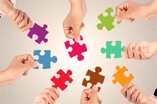 集團(tuán)管控中，如何建立有效的內(nèi)部溝通機(jī)制以促進(jìn)協(xié)同？