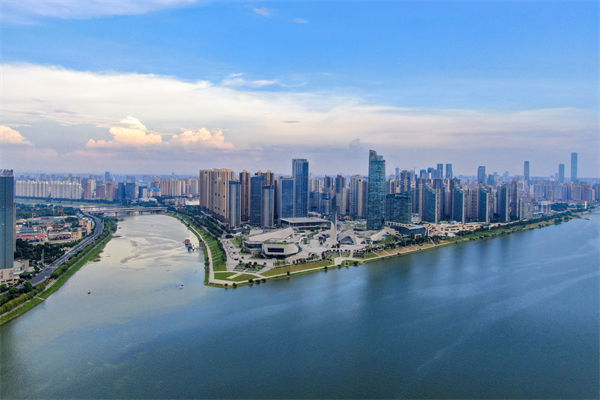 長沙戰(zhàn)略咨詢公司如何為企業(yè)定制差異化競爭戰(zhàn)略？