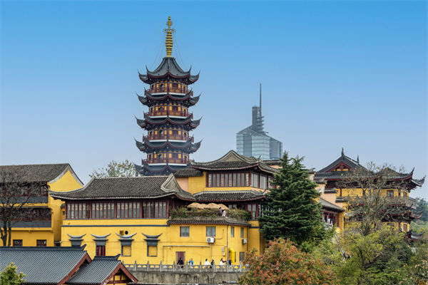 南京戰(zhàn)略咨詢公司如何助力企業(yè)實(shí)現(xiàn)長遠(yuǎn)發(fā)展？