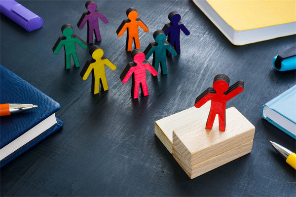 跨文化管理難題：集團(tuán)管控如何應(yīng)對全球化挑戰(zhàn)？