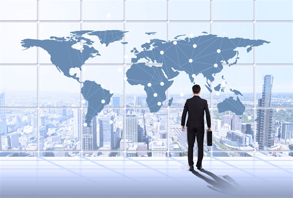 績效咨詢過程中，如何確保咨詢方案的落地實施？