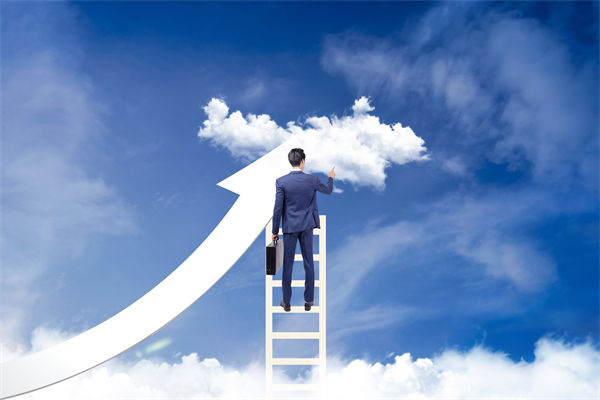 在組織變革中，如何確保員工順利過渡并減少負(fù)面影響？