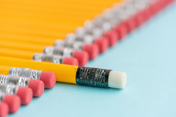 在多元化市場環(huán)境下，品牌如何保持一致性并突出特色？