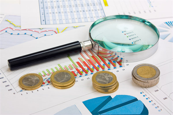 預算編制時，如何平衡長期規(guī)劃與短期資金需求？