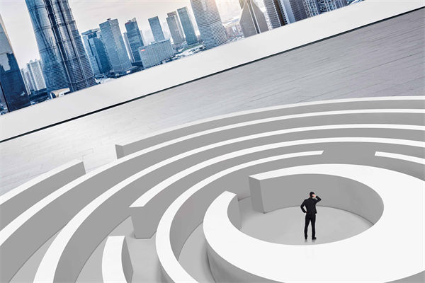 企業(yè)深陷困境，管理咨詢?nèi)绾我岳做侄未蚱瓢l(fā)展僵局？