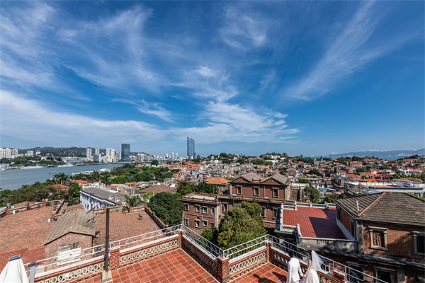 廈門企業(yè)深陷同質(zhì)化競爭泥沼，廈門戰(zhàn)略咨詢公司如何助力破局？