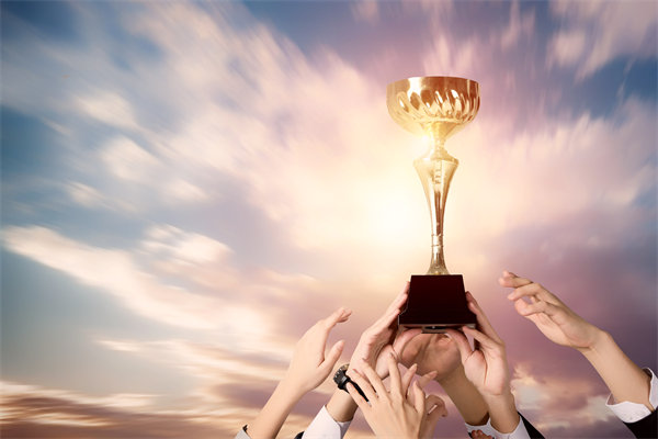 績(jī)效與薪酬脫鉤，薪酬咨詢?nèi)绾沃厮芨咝Ъ?lì)連接機(jī)制？